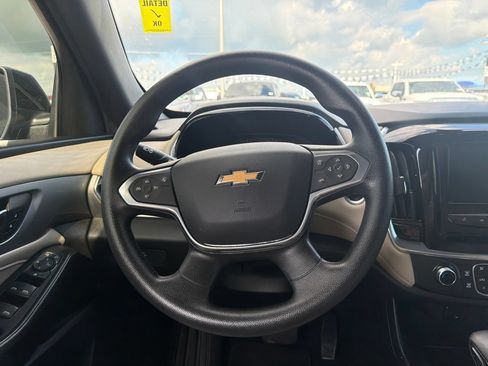 Used 2022 Chevrolet Traverse LS FWD image 11
