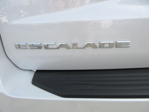 Used 2024 Cadillac Escalade Sport w/ Touring Package AWD/4WD image 8