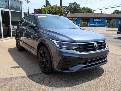Used 2024 Volkswagen Tiguan SE R-Line AWD/4WD image 7