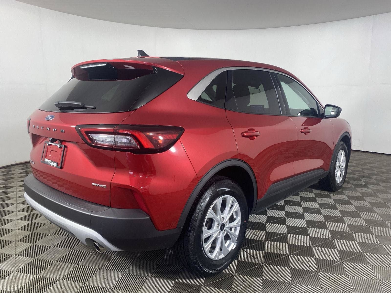 Used 2023 Ford Escape Active AWD/4WD image 7