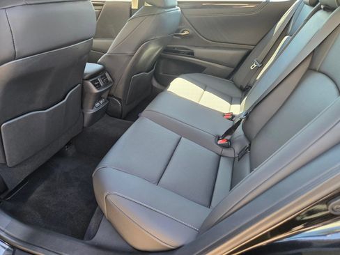 Used 2025 Lexus ES 350 FWD image 16