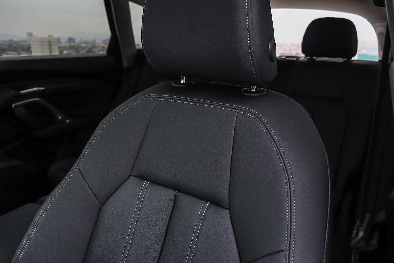 Used 2025 Audi Q5 Premium w/ Convenience Package AWD/4WD image 35