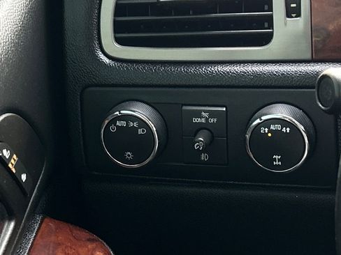 Used 2013 Chevrolet Suburban LT image 23