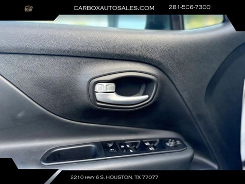 Used 2023 Jeep Renegade Latitude AWD/4WD image 17