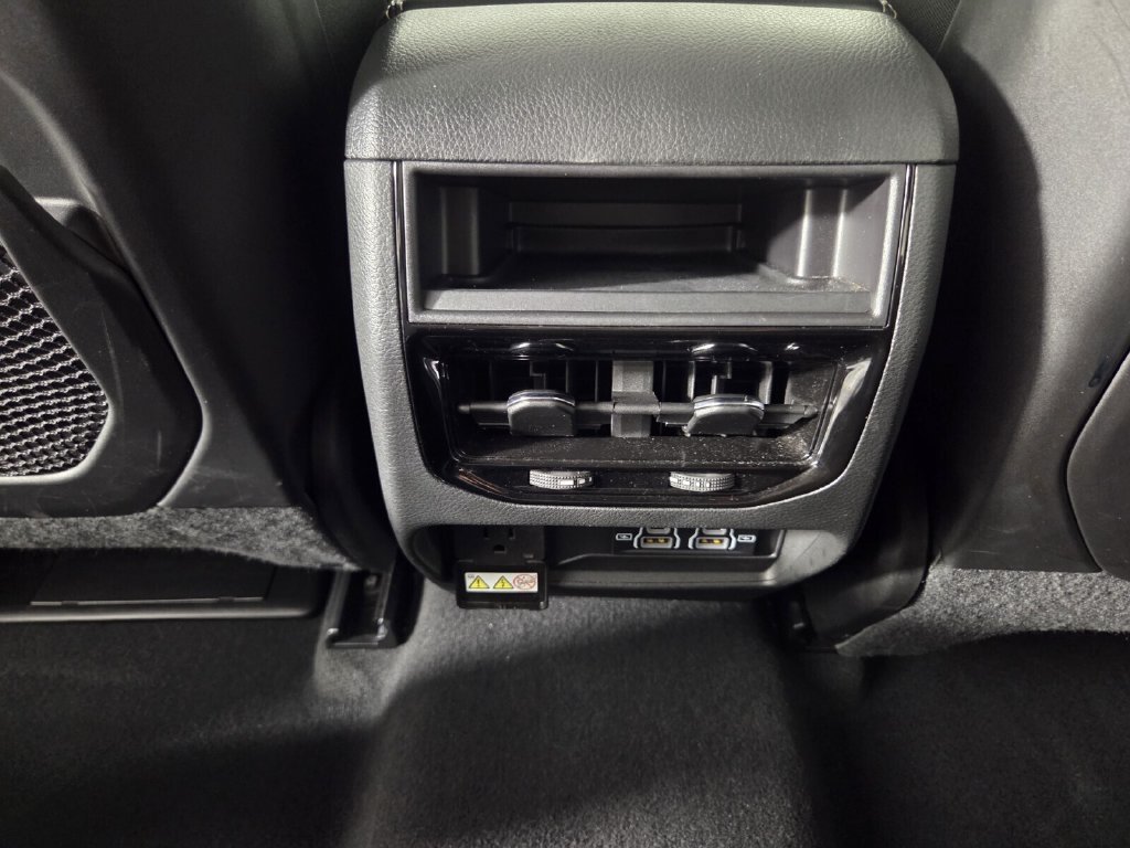Used 2025 Jeep Grand Cherokee Altitude AWD/4WD image 25