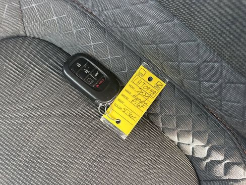 Used 2025 Honda Pilot Sport image 34