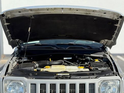 Used 2011 Jeep Liberty Sport image 28