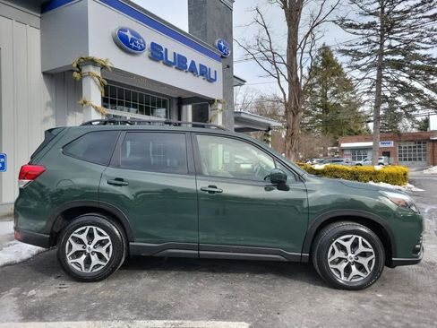 Used 2023 Subaru Forester Premium image 2