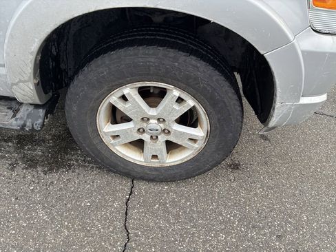 Used 2009 Ford Explorer XLT image 4