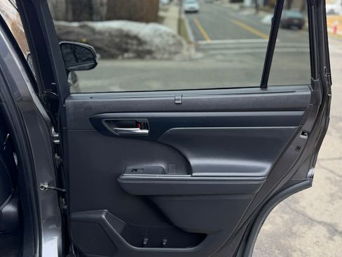 Used 2023 Toyota Highlander XSE image 28