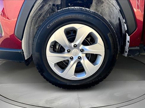 Used 2020 Toyota RAV4 LE image 29