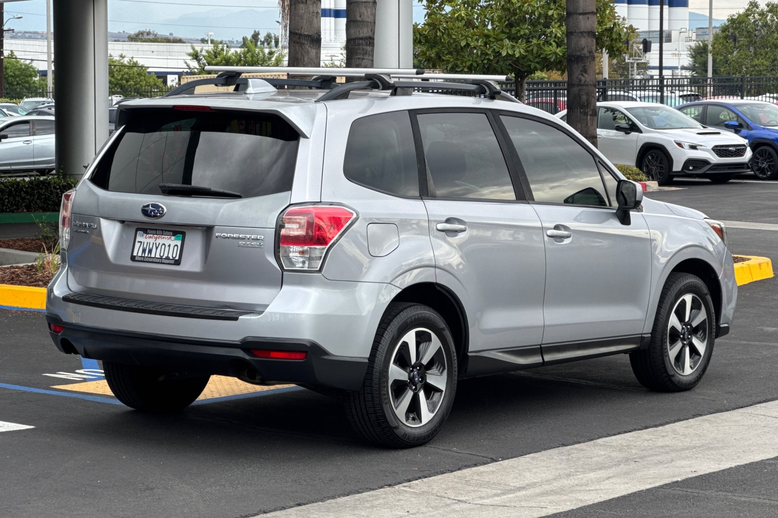 Used 2017 Subaru Forester 2.5i Premium w/ Popular Package #2A AWD/4WD image 4