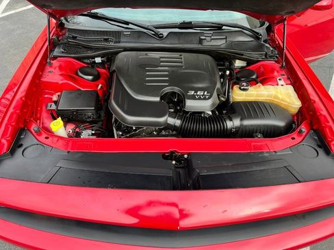 Used 2016 Dodge Challenger SXT w/ Blacktop Package image 31