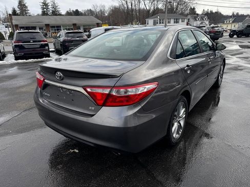 Used 2015 Toyota Camry SE image 6