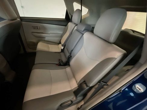 Used 2017 Toyota Prius V Four image 22