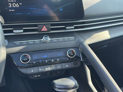 Used 2025 Hyundai Elantra SEL image 20