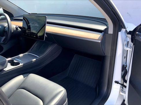 Used 2023 Tesla Model Y Long Range AWD/4WD image 23