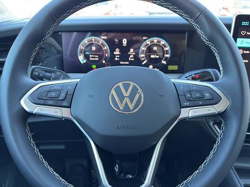 New 2026 Volkswagen Tiguan SE FWD image 17