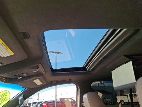 Used 2020 Cadillac Escalade Platinum image 16