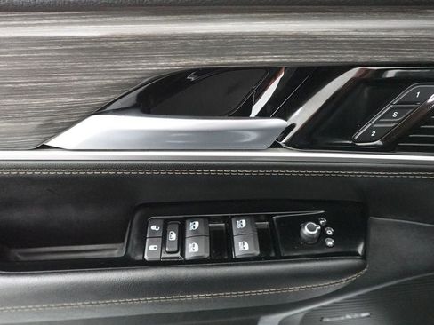 Used 2024 Jeep Wagoneer L Series III w/ Flexible Seating Group image 9