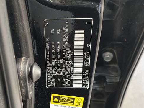 Used 2017 Toyota Highlander XLE w/ Carpet Mat Package AWD/4WD image 12