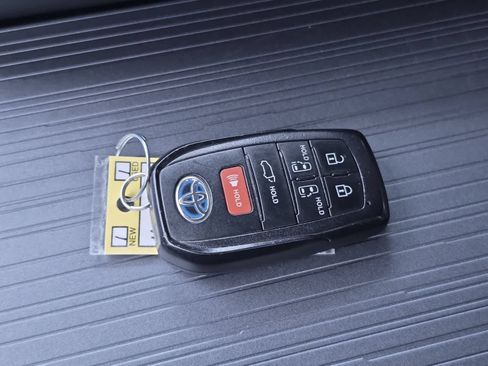 Used 2021 Toyota Sienna AWD image 37