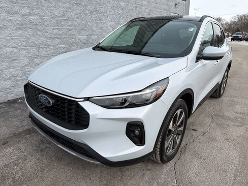 Used 2025 Ford Escape Platinum image 7