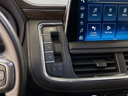 Used 2024 Chevrolet Suburban LT image 25