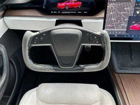 Used 2022 Tesla Model S image 18