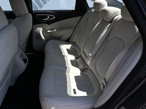 Used 2015 Chrysler 200 Limited w/ Convenience Group FWD image 17