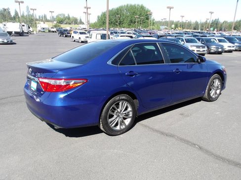 Used 2016 Toyota Camry SE FWD image 5