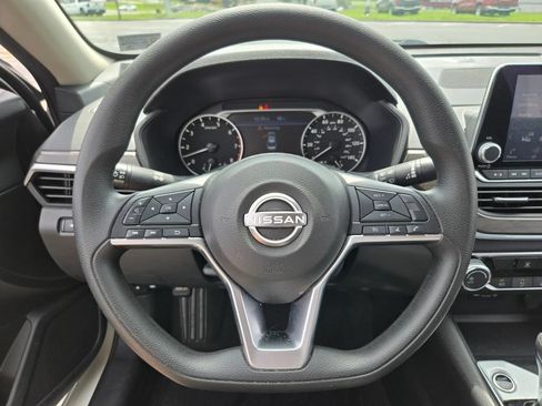 Used 2025 Nissan Altima 2.5 SV FWD image 27