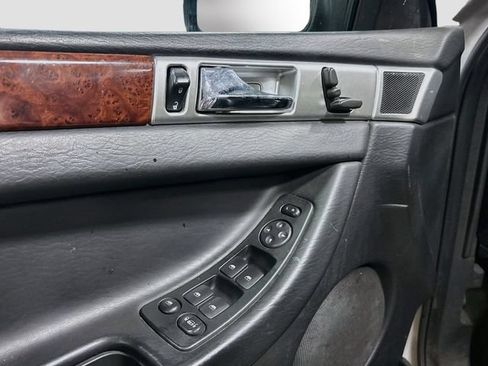 Used 2005 Chrysler Pacifica Touring FWD image 9