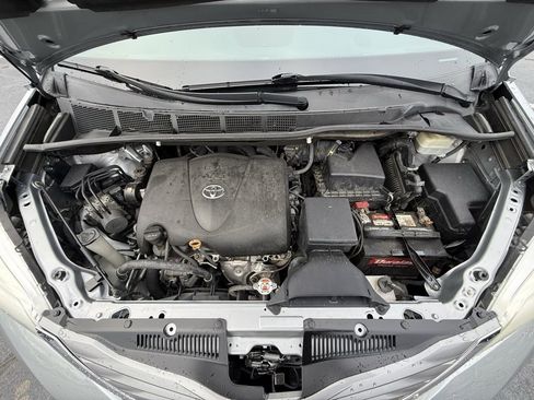 Used 2017 Toyota Sienna XLE image 33