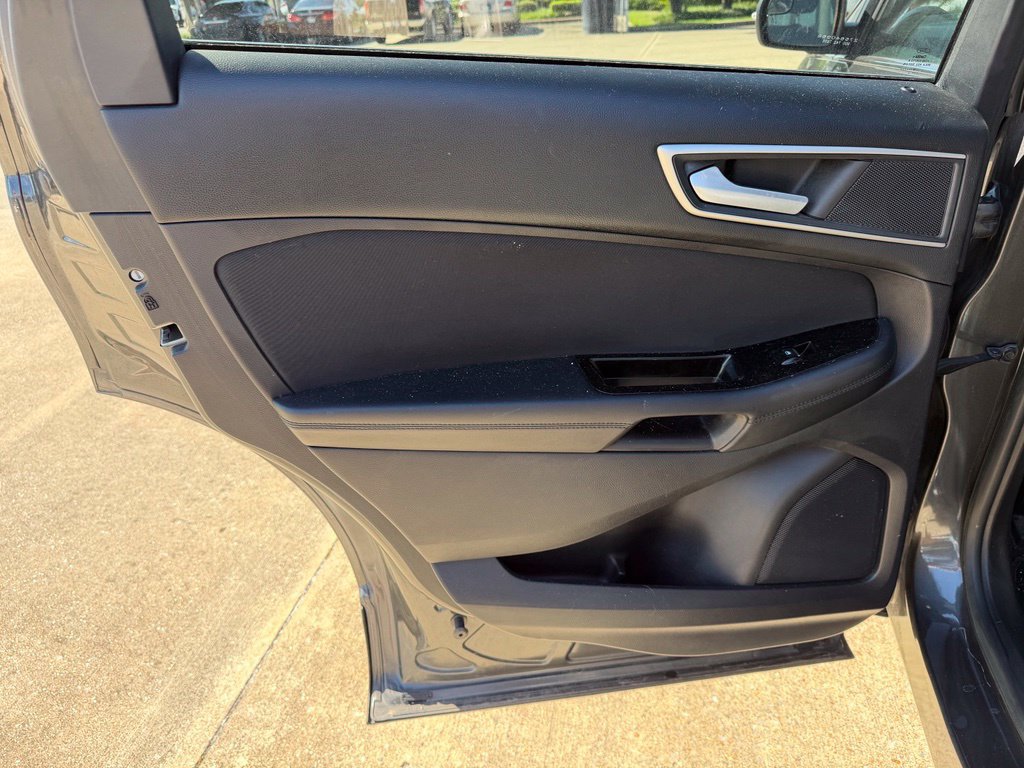 Used 2018 Ford Edge SEL FWD image 15