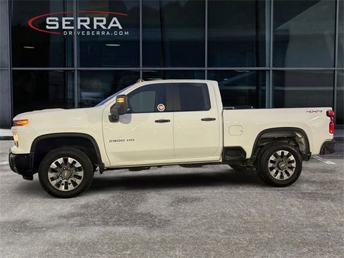Used 2024 Chevrolet Silverado 2500 Custom w/ Custom Value Package image 2