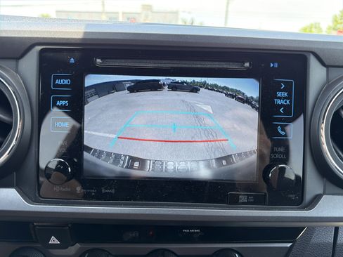 Used 2018 Toyota Tacoma TRD Sport AWD/4WD image 26
