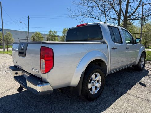 Used 2010 Nissan Frontier SE image 3