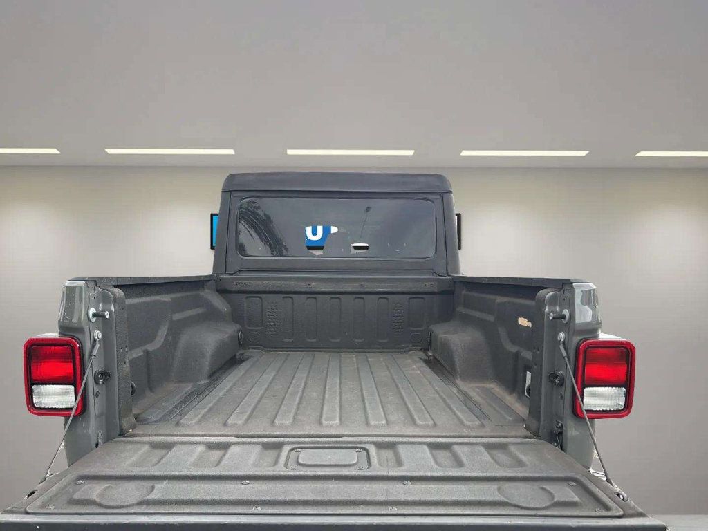 Used 2022 Jeep Gladiator Rubicon w/ Trailer Tow Package AWD/4WD image 9