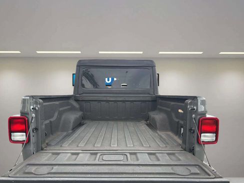 Used 2022 Jeep Gladiator Rubicon w/ Trailer Tow Package AWD/4WD image 9
