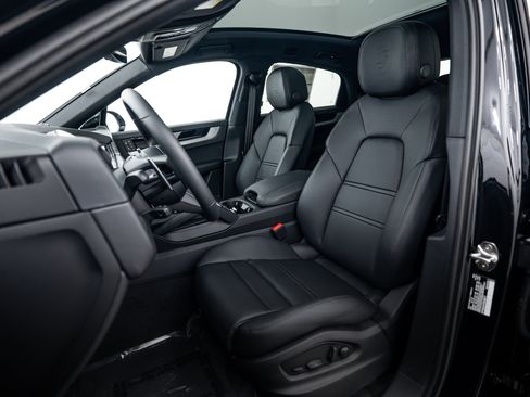 Certified 2026 Porsche Cayenne Coupe AWD/4WD image 5