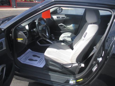 Used 2012 Hyundai Veloster image 4