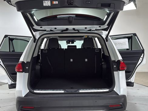 New 2026 Toyota Grand Highlander Platinum image 16