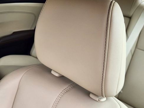 Used 2017 Toyota Avalon Limited image 24