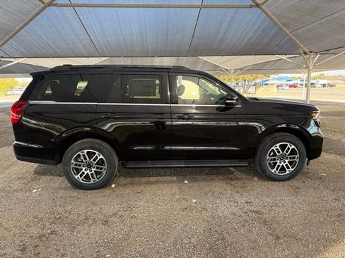 New 2025 Ford Expedition Active image 9