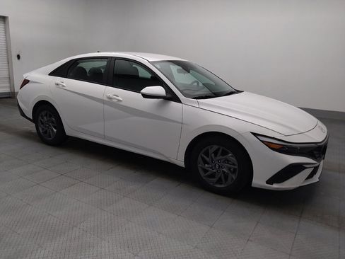 Used 2024 Hyundai Elantra SEL FWD image 11