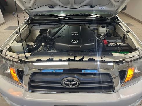 Used 2010 Toyota Tacoma 4x4 Double Cab w/ TRD Off-Road Pkg image 18