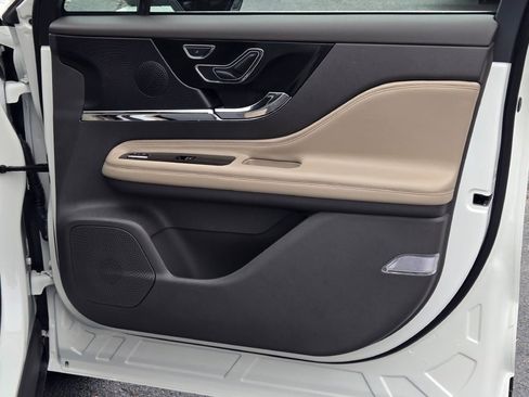 Certified 2024 Lincoln Corsair AWD image 6