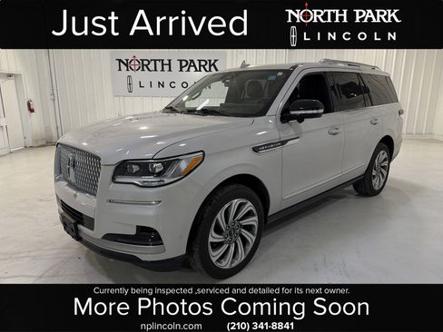 Used 2023 Lincoln Navigator Reserve image 1
