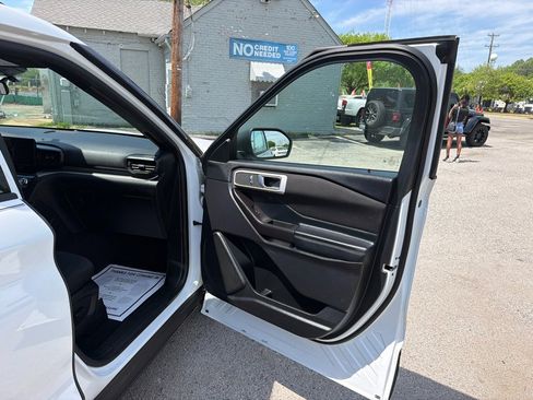 Used 2020 Ford Explorer XLT image 22